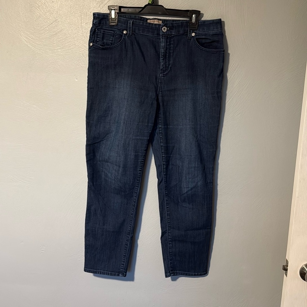 Chicos ankle size 1/ US 8 stretch fit jeans